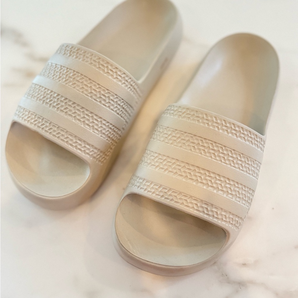 adidas adilette ayoon-beige, size 8